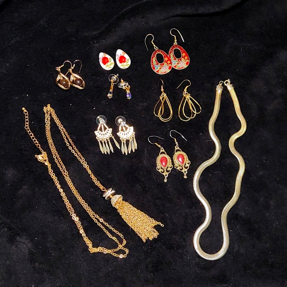 💎Vintage Lot of Gold Costume Jewelry